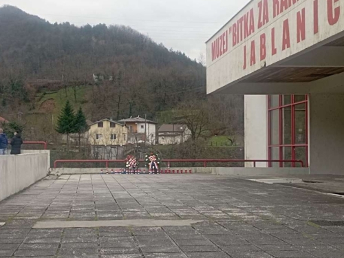 DA SE NE ZABORAVI I NE PONOVI: Obilježavanje 32. godišnjice raspuštanja logora...