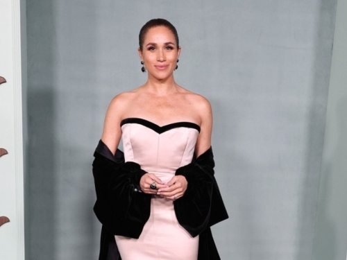 RAZBILA MONOTONIJU: Meghan Markle pokazala asa u rukavu, oduševila u dramatičnoj haljini (FOTO)