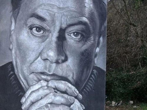 DJELO UMJETNIKA DENIJA BOŽIĆA: U bh. gradu osvanuo mural posvećen legendarnom Halidu