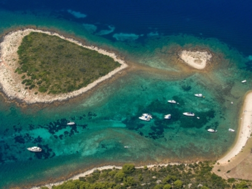 HRVATSKI OTOK MOGAO BI PRIPASTI SRBIJI: 'Ti ljudi rade to što rade' (VIDEO)