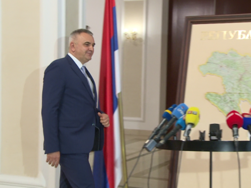 SAVO MINIĆ I NJEGOVI MINISTRI SU STALNO NA TERENU: Prazni tanjiri i putevi smrti u RS i dalje ostaju