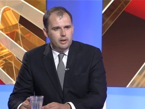 REUF BAJROVIĆ POKAZAO NA GLAVNE KRIVCE: 'Dodik slavi političku pobjedu jer mu je Trojka omogućila ponižavanje Bošnjaka'