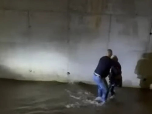 DRAMA U GLAVNOM GRADU: Sarajlija i GSS izvukli staricu koja je upala u rijeku