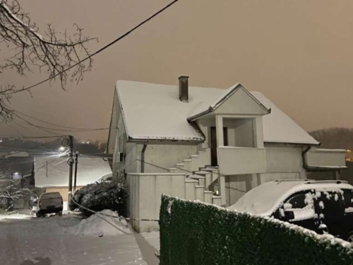 PUSTIO SINA DA SE DROGIRA, A ONDA JE NASTAO HOROR: Ovo je pozadina PUCNJAVE NA BOŽIĆ kada je dječak sebi presudio, a teško ranio babu i djeda