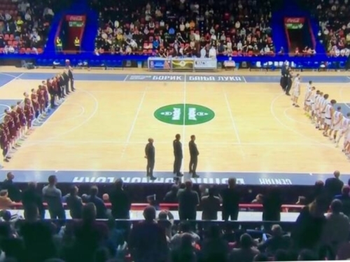 FINALE KUPA 'MIRZA DELIBAŠIĆ' U BANJALUCI: Pogledajte šta je publika radila prilikom intoniranja HIMNE BiH