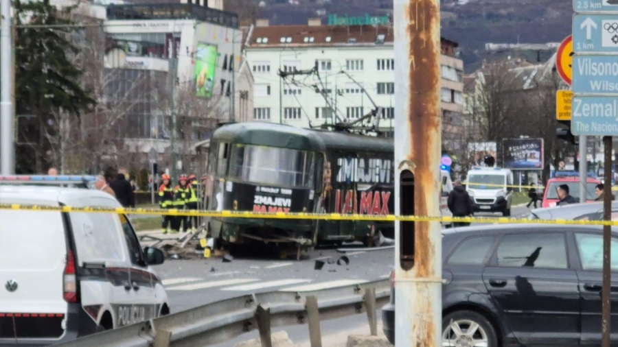 NAKON ISKAKANJA TRAMVAJA IZ ŠINA: Povrijeđena pacijentica u teškom stanju