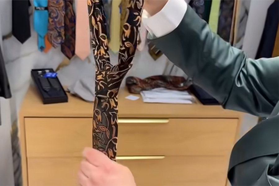 TRIK KOJI JE ZALUDIO INTERNET: Pogledajte kako sami možete svezati kravatu za samo nekoliko sekundi...