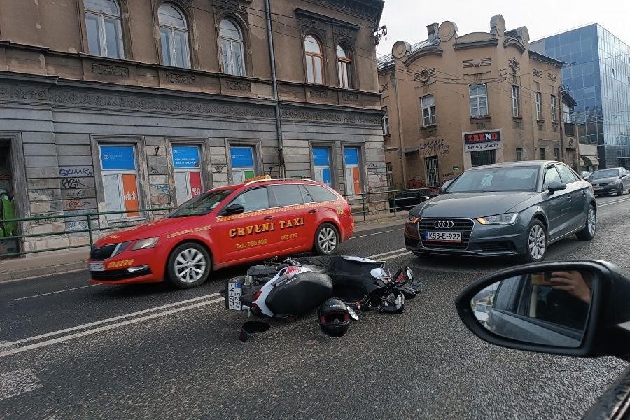 SAOBRAĆAJNA NESREĆA NA SKENDERIJI: Povrijeđen motociklista