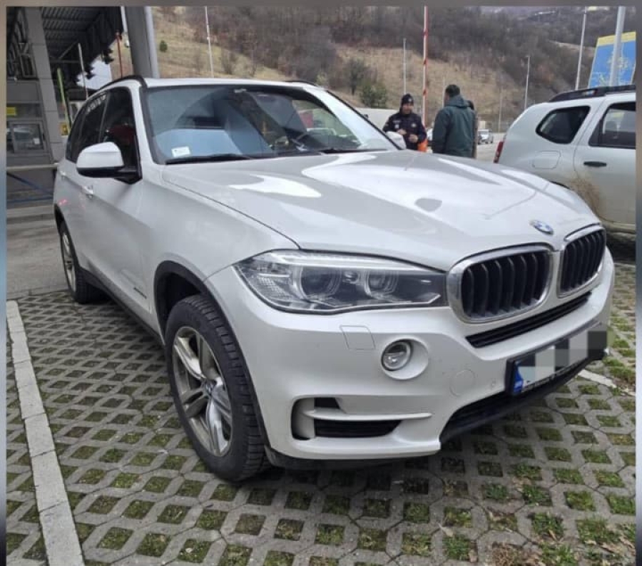 PALI NA GRANICI: Graničari im oduzeli dva skupa ukradena vozila