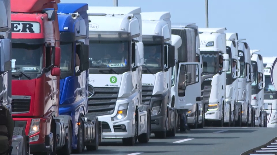 DOBILI NAREĐENJE: Prijevoznici obustavili protest na GP Orašje