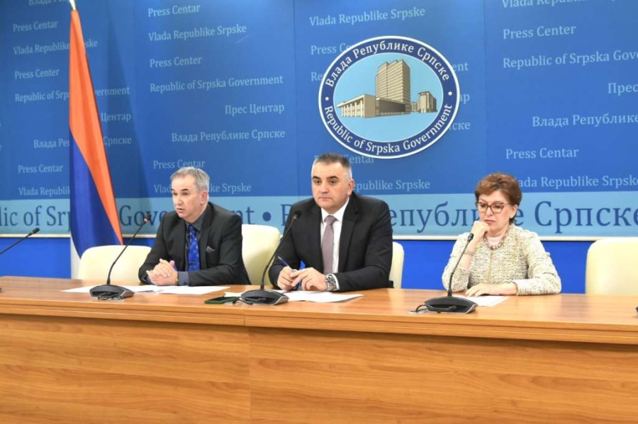 OGLASIO SE SAVO MINIĆ: 'Građanima će biti vraćen sav iznos akcize na gorivo'