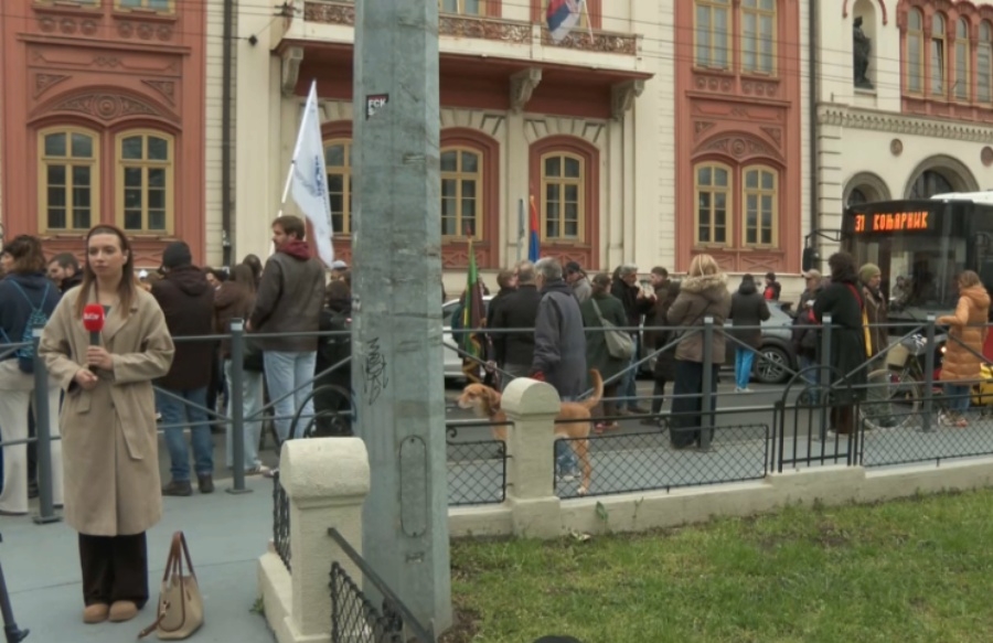 ŠTA SE DEŠAVA U BEOGRADU: Blokirana ulica ispred Rektorata, građani i studenti se okupljaju