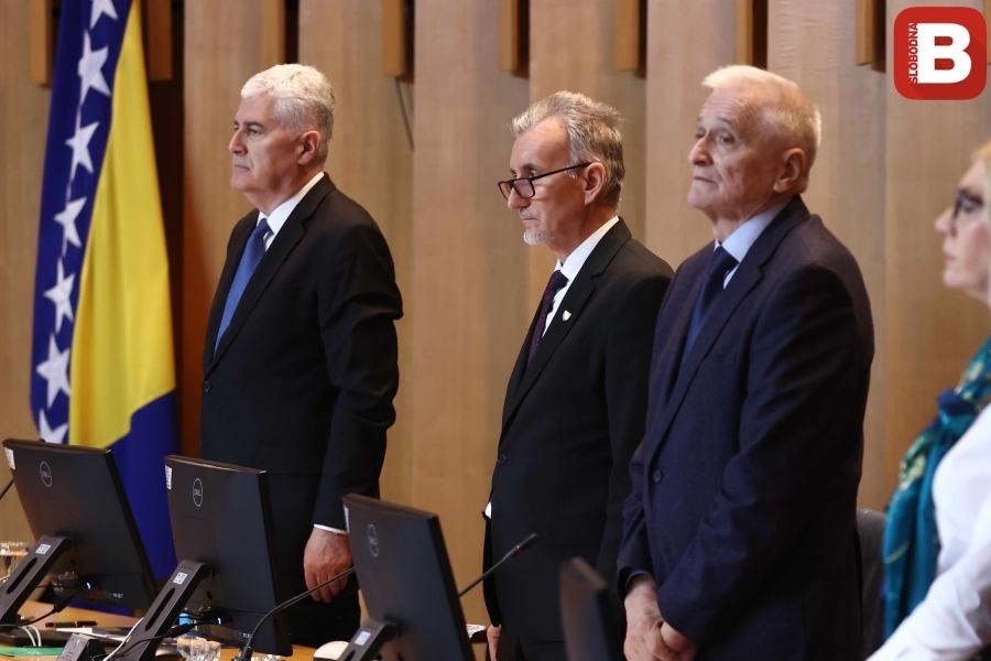 DOM NARODNA MJESECIMA BLOKIRA I ZAKONE KOJI NISU 'POLITIČKI OPTEREĆENI': Kome smeta da i očevi imaju pravo...