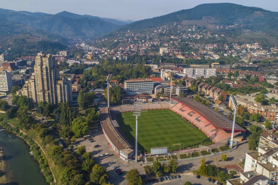 VIRALAN OGLAS NA INTERNETU: Iznajmljuje balkon za gledanje utakmice na Bilinom polju...