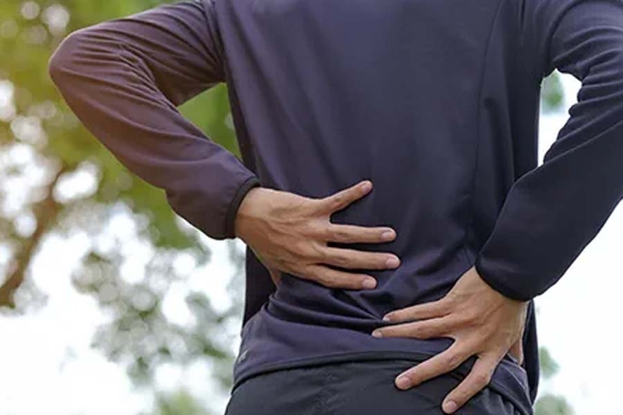 OPREZ: Ukoliko imate česte bolove u leđima uz ove simptome – mogli bi biti u velikim problemima...