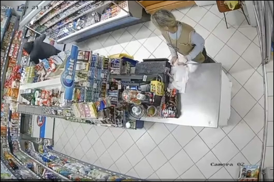 ISPOVIJEST RADNICE KOJA JE SAVLADALA PLJAČKAŠA: 'Posmatrala sam ga, ali kada sam vidjela pušku u njegovim rukama, odmah sam...!'