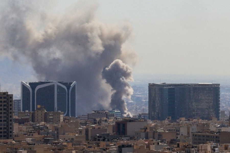 UZBUNA U TEHERANU: Izrael napao iranska postrojenja...