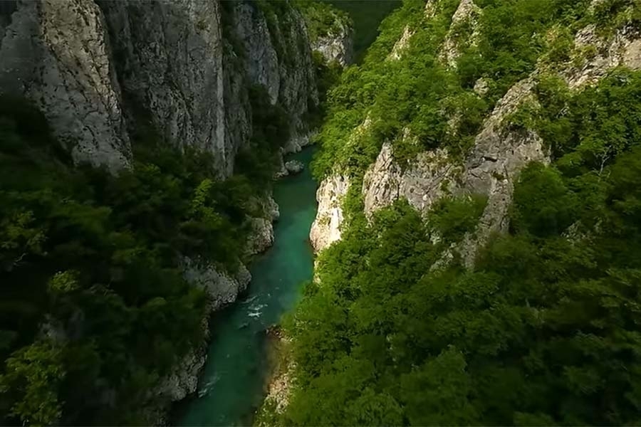 OPJEVANA JE I U PJESMAMA: Čudesna rijeka izvire u Bosni i Hercegovini, mnogi i ne znaju zbog čega je posebna...