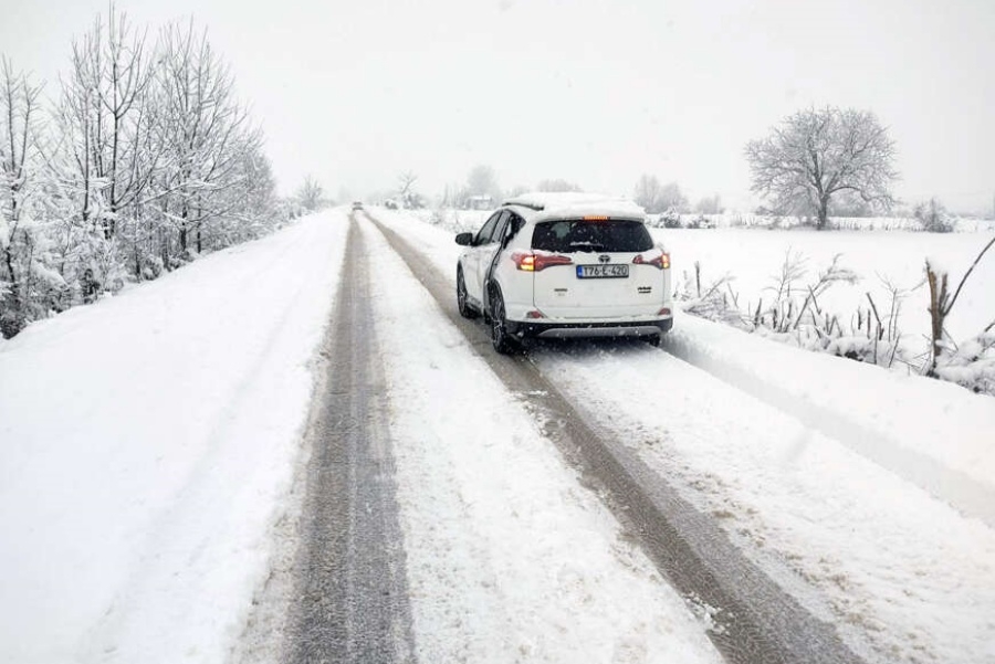 SNIJEG PRAVI PROBLEME: Saobraćaj otežan u višim predjelima i preko prevoja u Hercegovini