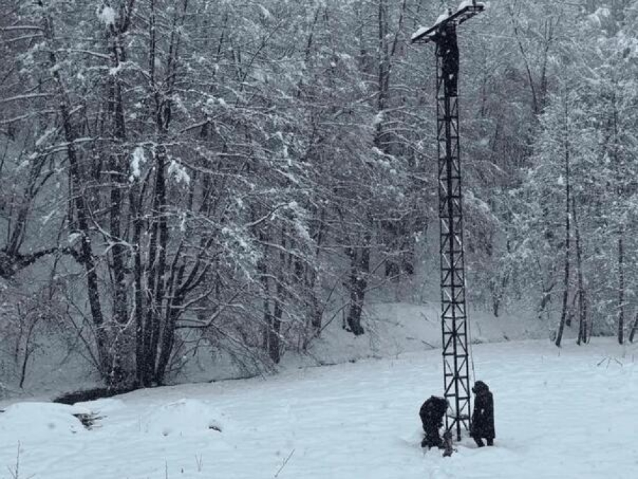 SNIJEŽNI KOLAPS U KRAJINI: Desetine hiljada domaćinstava bez struje (VIDEO)