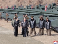 TAJNA NASLJEDNICA: Kći Kim Jong Una vozila tenk (FOTO)