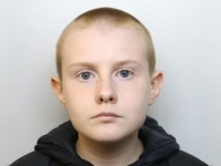 BRITANSKA NEONACISTIČKA TINEJDŽERICA NAPALA IRANCA SJEKIROM:  'Utjelovljenje sam pakla'