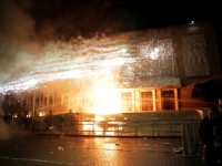 HAOS U TIRANI: Bacali Molotovljeve koktele na ured premijera Rame