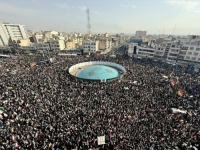 PODRŠKA NOVOM AJATOLAHU: Hiljade ljudi na Trgu revolucije