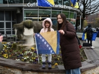 SVE OČI UPRTE U ZENICU: Fudbalska euforija i optimizam na ulicama uoči odlučujuće utakmice Zmajeva protiv Italije (FOTO)