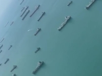 NEVJEROVATNE SCENE IZ HORMUŠKOG MOREUZA: Red tankera s naftom čeka iransku dozvolu za prolazak (VIDEO)