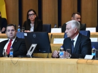 SVE JE STALO U PARLAMENTU BiH: Građani očajni zbog cijena dok političari sa platama od 6.000 KM odbijaju ukinuti akcize i poručuju narodu da 'štedi i pješači'