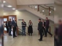 VUKANOVIĆ SKOČIO NA GOVORNICU U NSRS: Ljubojević ga izbacila, a obezbjeđenje iznijelo (VIDEO)