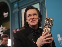 INTERNET PREPLAVLJEN TEORIJAMA ZAVJERE: Tim Jima Carreyja oglasio se zbog glumčevog 'neprepoznatljivog' izdanja