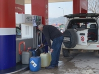 UPRKOS SVIM VLADINIM MJERAMA: Na pumpama nove cijene, građani u šoku...