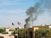 DIREKTAN POGODAK: Gust dim iznad zgrade Američke ambasade u Kuvajtu...