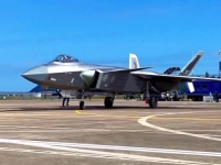 KINESKI NEVIDLJIVI CUNAMI: Od ovog borbenog aviona Amerika će drhtati (VIDEO)