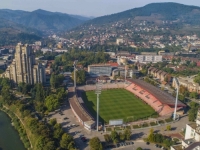 VIRALAN OGLAS NA INTERNETU: Iznajmljuje balkon za gledanje utakmice na Bilinom polju...