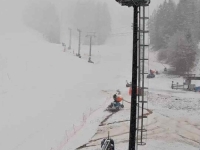 ZIMA SE VRATILA PUNOM SNAGOM: Snijeg zatrpava Bjelašnicu