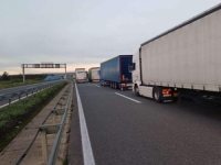 NAPETO NA GRANICI BiH: Prevoznici blokirali granične prelaze, RS i dva kantona zabranili proteste