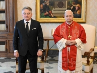 PROCURILI DETALJI (NEUGODNE) POSJETE VATIKANU: Papa razgovarao samo sa Komšićem, Bećiroviću i Cvijanović dopušteno samo da se uslikaju