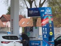 NADREALNE SCENE U SUSJEDSTVU: Pogledajte šta je muškarac donio na benzinsku pumpu...