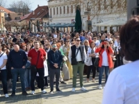 DRUGI DAN PROTESTA LJEKARA U TUZLI: Upozoravaju na mogući šrajk