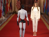 SPEKTAKL U BIJELOJ KUĆI: Melania Trump šetala s robotom koji je pozdravio prisutne na više od 10 jezika (VIDEO)
