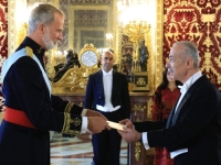 ŠPANSKI KRALJ ODUŠEVIO SVIJET: Pogledajte kako je dočekao prvog palestinskog ambasadora nakon priznanja njegove države... (VIDEO)