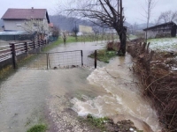 STANJE SE STABILIZUJE: Obilne padavine uzrokovale poplave u Srebreniku i Gradačcu (FOTO)