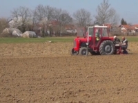 NAFTA SKUPLJA ZA 70 FENINGA ZA 15 DANA, ĐUBRIVO SKUPLJE 20 POSTO: Slijedi neminovan rast cijena hrane u BiH (VIDEO)