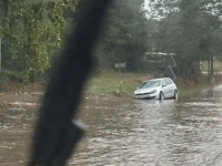 SVE JE POD VODOM: Zbog izlijevanja vode na kolovoz, obustavljen saobraćaj na ovim cesovnim pravcima...