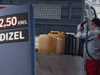 VOZAČI POJURILI NA PUMPE: Naglo poskupljenje goriva u Banjaluci