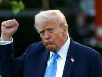 TRUMP U NALETU, NANIŠANIO NOVU METU: 'Nakon Irana pada i Kuba, mi imamo neograničeno oružja'