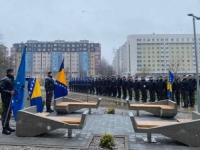 DAO JE ŽIVOT ZA SIGURNOST GRADA I GRAĐANA: U Tuzli otkriveno spomen obilježje policajcu Samiru Mustafiću (FOTO)